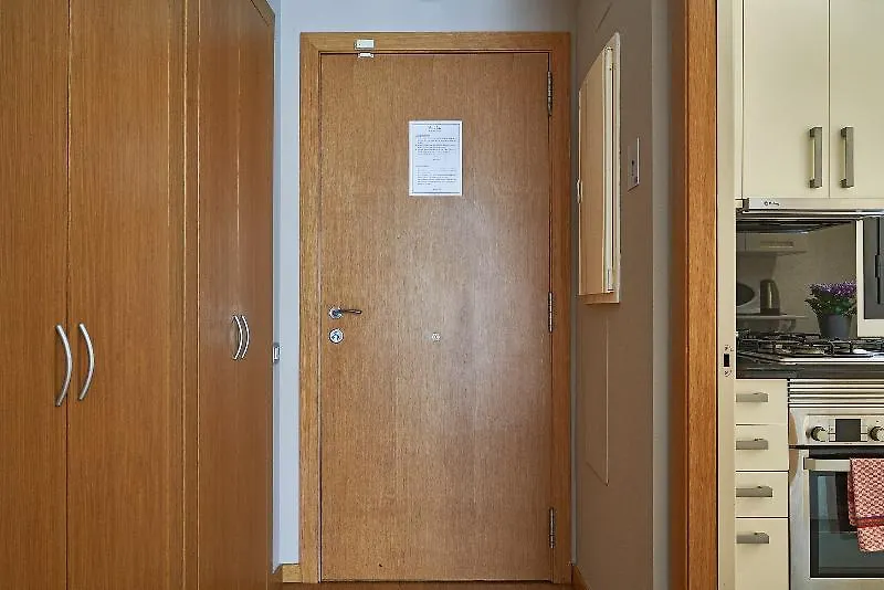 ברצלונה Ainb Sagrada Familia Apartments 0*,